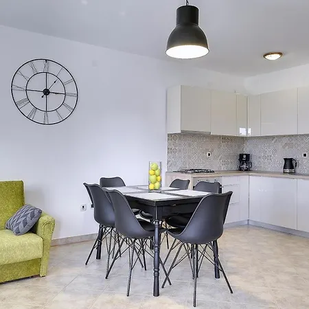 Komfort: Neu Renoviert Mit Klimaanlage Und Familienfreundlichen Annehmlichkeiten Apartment *