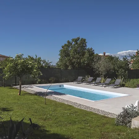 Neu Renovierte Mit Klima, Wlan, Waschmaschine, Tischfussball, Grill, Fahrraeder Und Einem Kinderspielplatz Apartament *