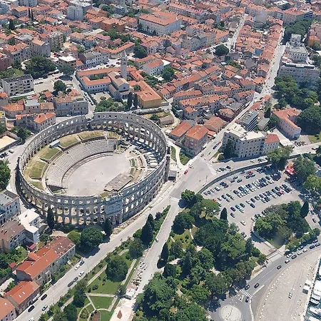 Apartament Neu Renovierte Mit Klima, Wlan, Waschmaschine, Tischfussball, Grill, Fahrraeder Und Einem Kinderspielplatz Štinjan