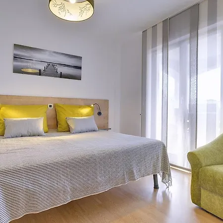 Apartment Neu Renovierte Mit Klima, Wlan, Waschmaschine, Tischfussball, Grill, Fahrraeder Und Einem Kinderspielplatz Štinjan