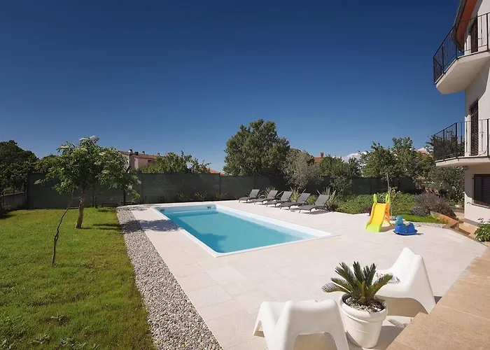 Neu Renovierte Mit Klima, Wlan, Waschmaschine, Tischfussball, Grill, Fahrraeder Und Einem Kinderspielplatz * 스틴잔