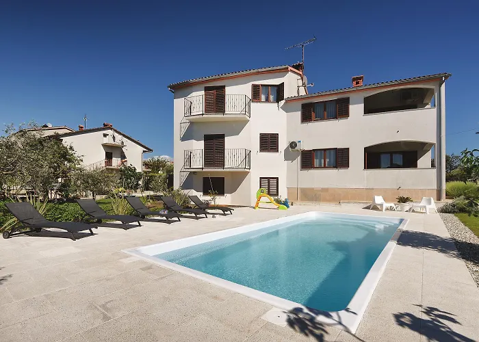 Neu Renovierte Mit Klima, Wlan, Waschmaschine, Tischfussball, Grill, Fahrraeder Und Einem Kinderspielplatz