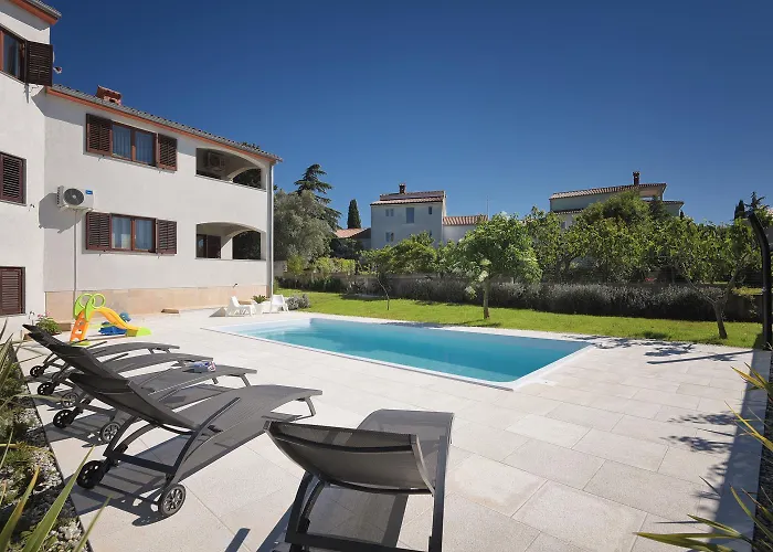 Neu Renovierte Mit Klima, Wlan, Waschmaschine, Tischfussball, Grill, Fahrraeder Und Einem Kinderspielplatz