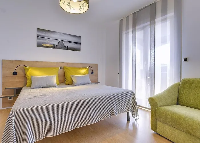 아파트 Neu Renovierte Mit Klima, Wlan, Waschmaschine, Tischfussball, Grill, Fahrraeder Und Einem Kinderspielplatz 스틴잔