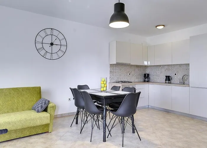 Neu Renovierte Mit Klima, Wlan, Waschmaschine, Tischfussball, Grill, Fahrraeder Und Einem Kinderspielplatz 아파트 *