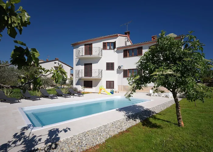 Neu Renovierte Mit Klima, Wlan, Waschmaschine, Tischfussball, Grill, Fahrraeder Und Einem Kinderspielplatz 스틴잔